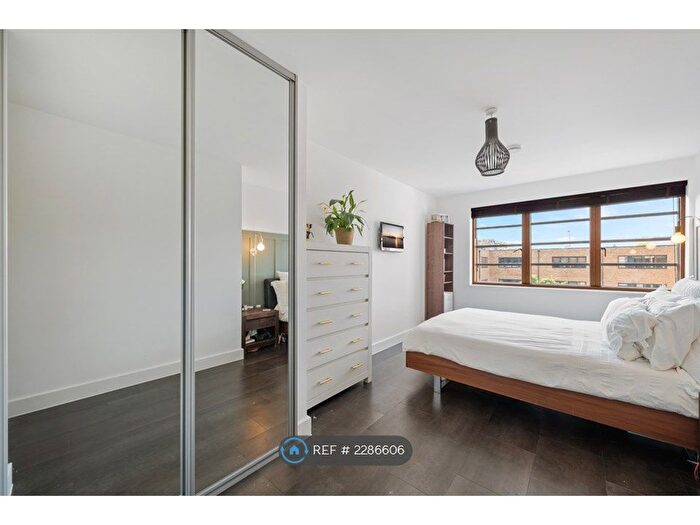 3 Bedroom Flat To Rent In Mildmay Avenue, London, N1