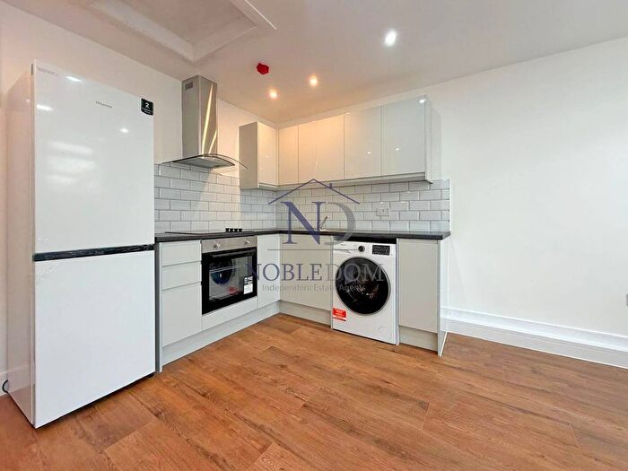 Studio To Rent In Hanworth Road, Hounslow, TW3