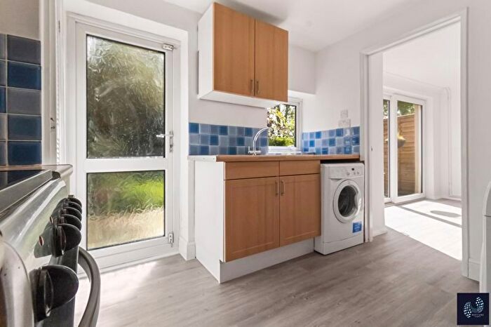 4 Bedroom Property To Rent In Northdown Road, Hatfield, AL10