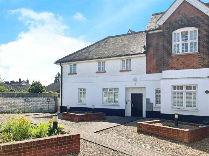 2 Bedroom Flat To Rent In Moat Lane, Erith, DA8