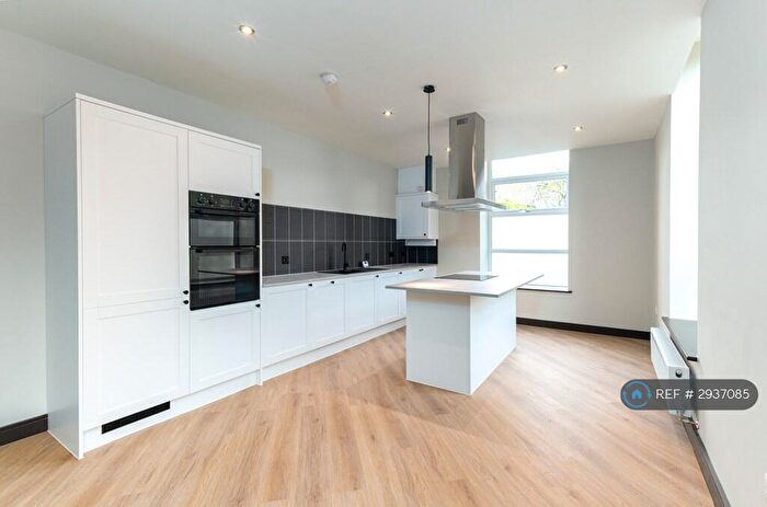3 Bedroom Flat To Rent In Park Road, Rossendale, BB4