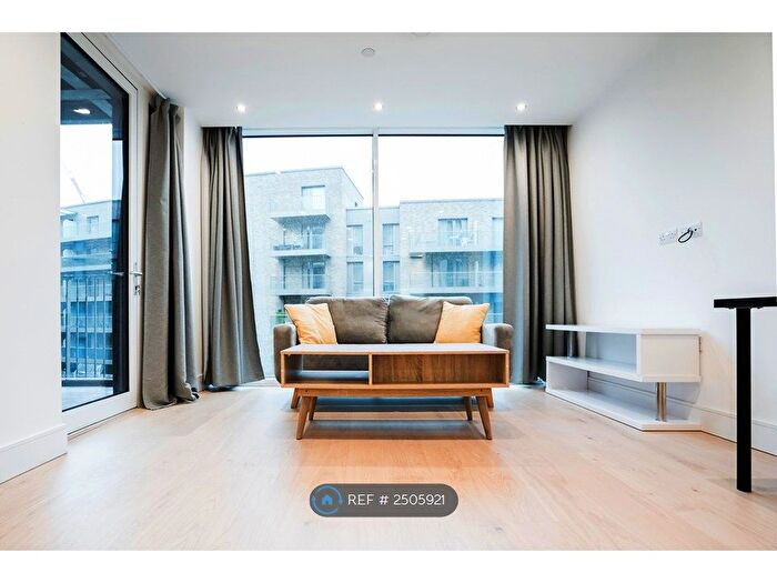 2 Bedroom Flat To Rent In Croxley Court, West Drayton, UB7