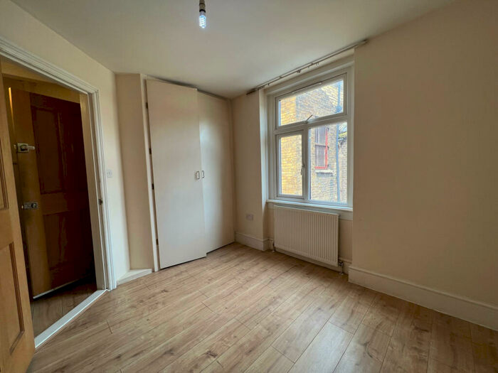 1 Bedroom Flat To Rent In Large Bedroom Flat - Mare Street, Hackney, - Near Hackney Central Station, E8