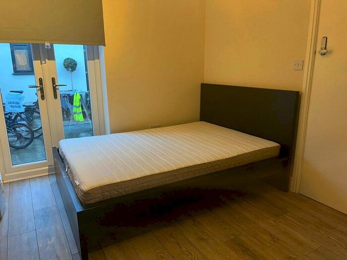 1 Bedroom Studio To Rent In Bideford Avenue, Perivale, Greenford, UB6