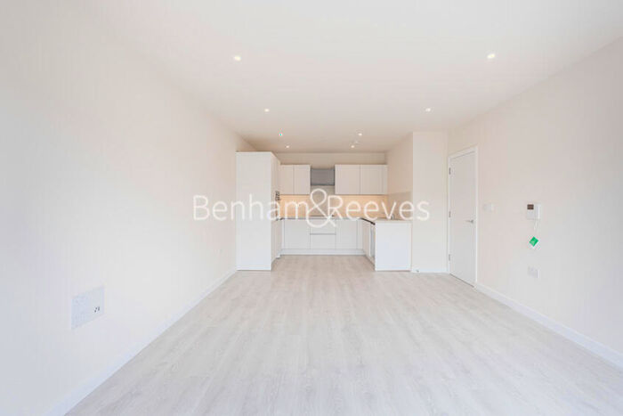 2 Bedroom Apartment To Rent In Inglis Way, Hampstead, NW7