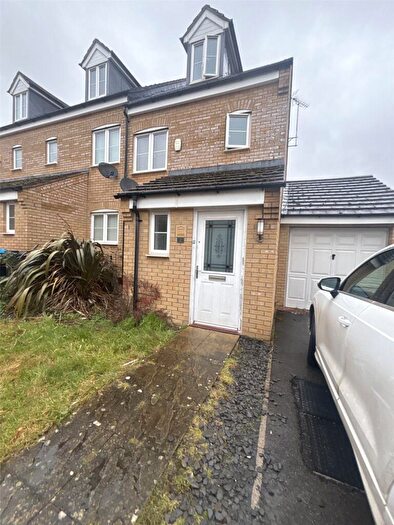 3 Bedroom Semi Detached House To Rent In Oberon Way, Oxley Park, Milton Keynes, MK4