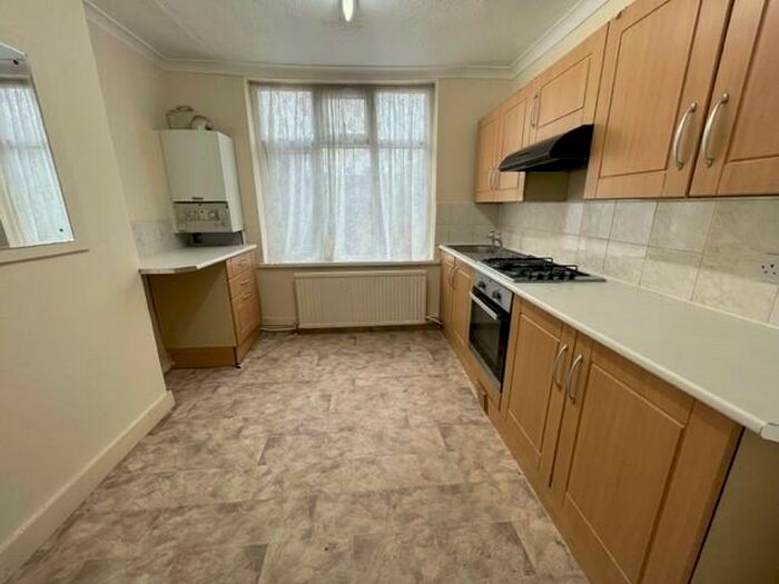 2 Bedroom Flat To Rent In Thornhill Gardens, Barking, IG11