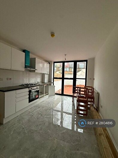 5 Bedroom Flat To Rent In Foxbury House, Thornton Heath, CR7