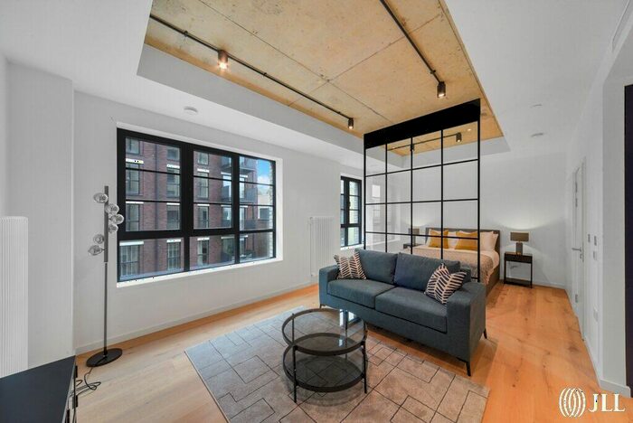 Flat To Rent In Douglass Tower, London, E14