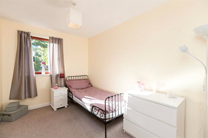 2 Bedroom Flat To Rent In Duddingston Road, Edinburgh, EH15