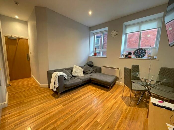 3 Bedroom Flat To Rent In Devon Road, Leeds, West Yorkshire, LS2