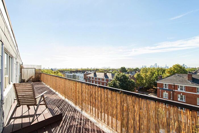 3 Bedroom Apartment To Rent In Highbury Grange, Highbury, London, N5