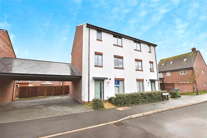 4 Bedroom Semi Detached House For Sale In Kempster Way, Weston Turville, Aylesbury, HP22