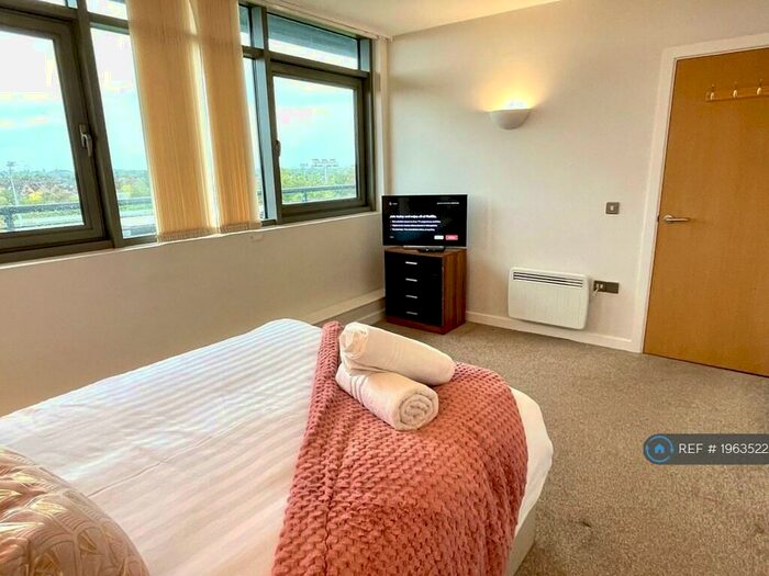 2 Bedroom Penthouse To Rent In Heron House, Bedford, MK40