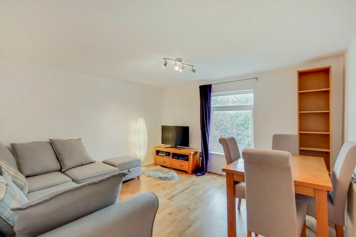 1 Bedroom Flat To Rent In Fortis Green, East Finchley, London, N2