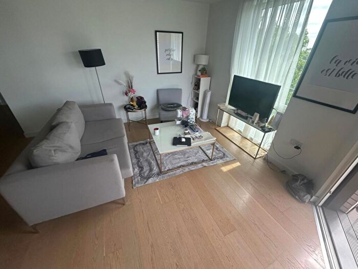 2 Bedroom Flat To Rent In Stock House, Open-Plan Bedroom Apartment, SE17