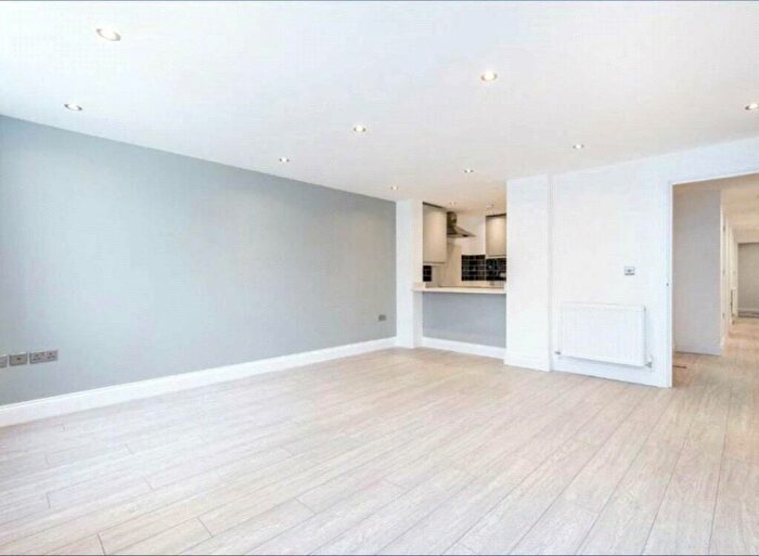 2 Bedroom Apartment For Sale In Colney Hatch Lane, London, N10