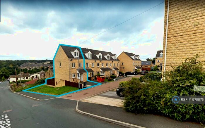 3 Bedroom Semi-Detached House To Rent In Bramble Close, Halifax, HX3