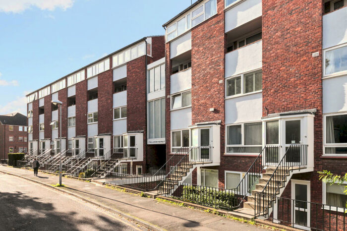 2 Bedroom Flat To Rent In Falconhurst, The Crescent, Surbiton, KT6