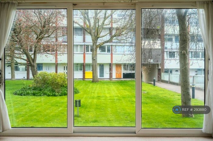 2 Bedroom Flat To Rent In Sylvan Road, London, SE19