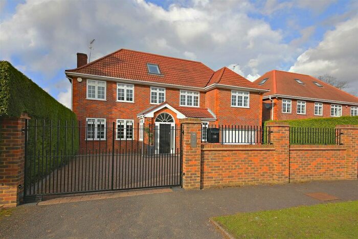 6 Bedroom Detached House To Rent In Dellfield Close, Radlett, WD7
