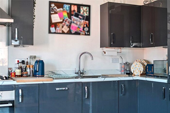 2 Bedroom Flat For Sale In Foxleyes Court William Heelas, Wokingham, Berkshire, RG40