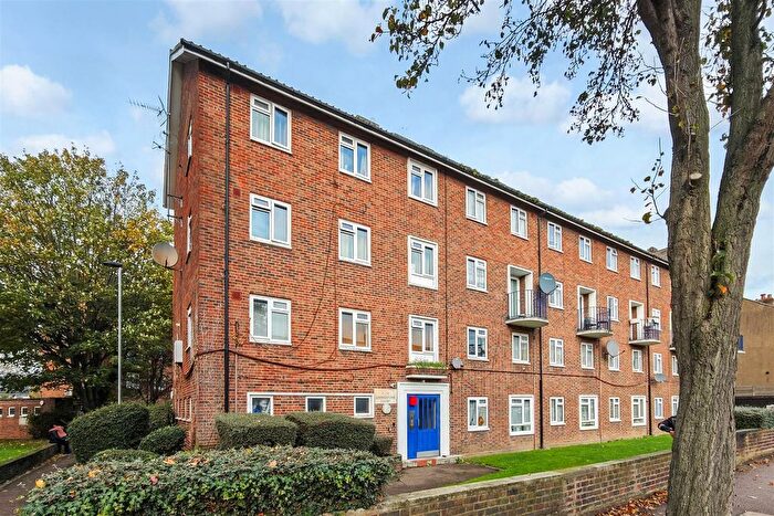 2 Bedroom Flat To Rent In Livingstone Court, Matlock Road, Leyton, E10