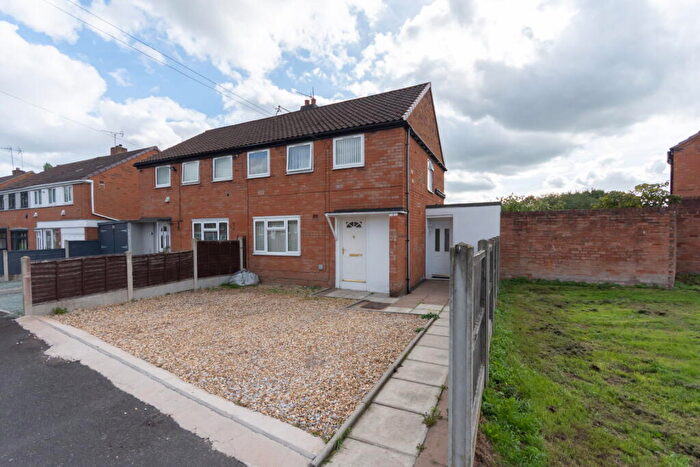 3 Bedroom Semi-Detached House For Sale In Lydate Road, Halesowen, B62