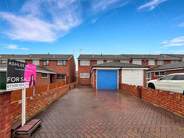 2 Bedroom End Of Terrace House For Sale In Milton Road, Corringham, SS17