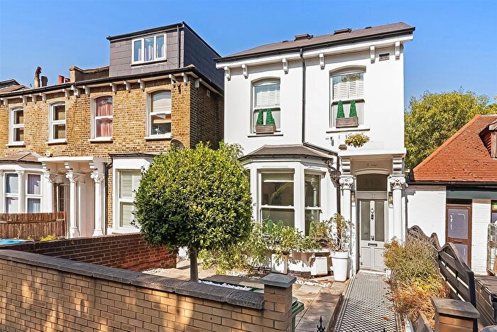 2 Bedroom Flat To Rent In Grove Vale, East Dulwich, London, SE22