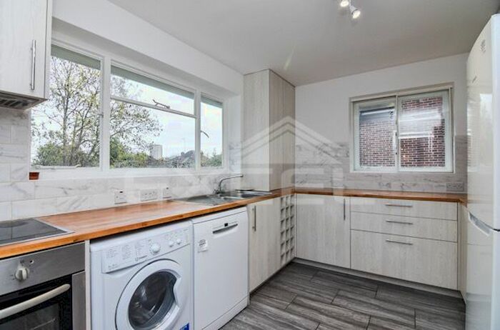 2 Bedroom Flat To Rent In Chatsworth Road, Ealing, London, W5