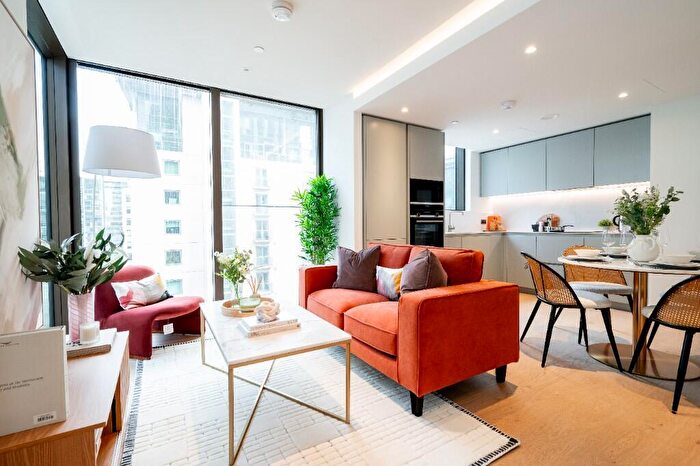 1 Bedroom Apartment For Sale In South Quay Plaza, Canary Wharf, London, E14