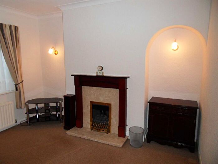 3 Bedroom Semi Detached House For Sale In Halliday Avenue, Armley, Leeds, LS12