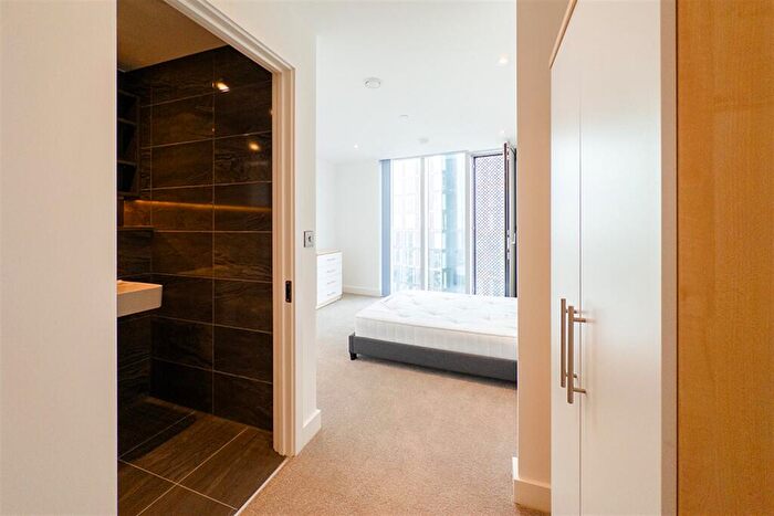 2 Bedroom Apartment To Rent In The Blade, M15