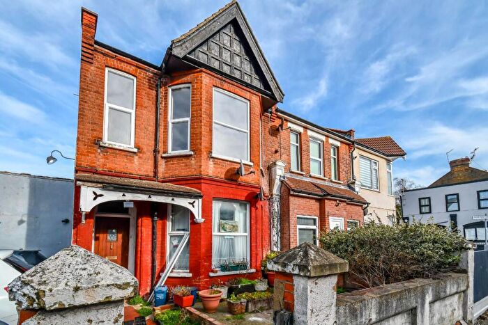 2 Bedroom Flat For Sale In Westborough Road, Westcliff-on-Sea, SS0