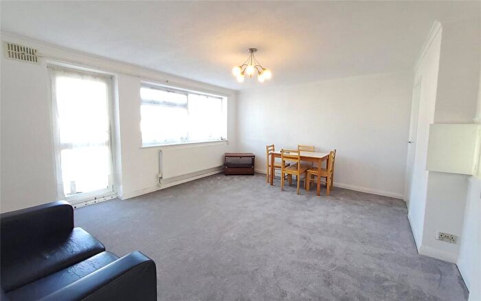 3 Bedroom Apartment To Rent In Pinner View, Harrow, Greater London, HA1