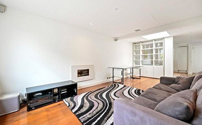 2 Bedroom Flat To Rent In Bryanston Place, Marylebone, London, W1H