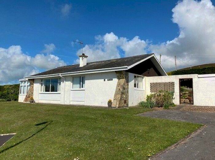 3 Bedroom Bungalow For Sale In Pen Y Bryn Estate, Mynytho, Gwynedd, LL53