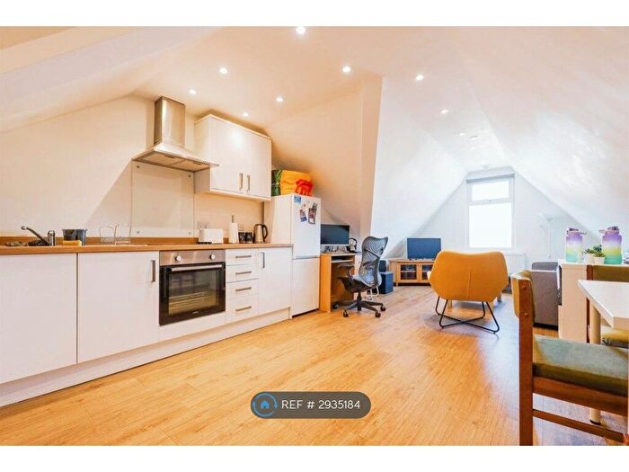 1 Bedroom Flat To Rent In North Road, Cardiff, CF14