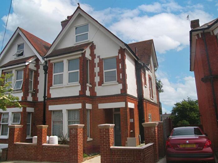 3 Bedroom Apartment To Rent In Cargate Avenue, Aldershot, GU11