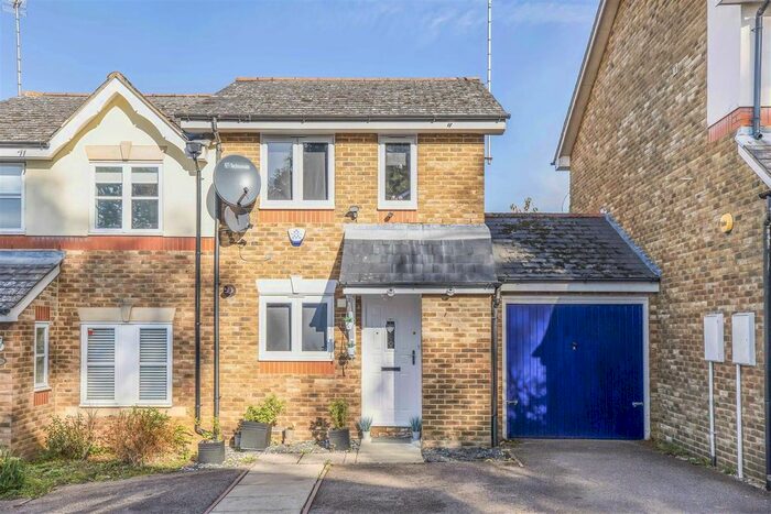 2 Bedroom Property To Rent In Macleod Road, London, N21