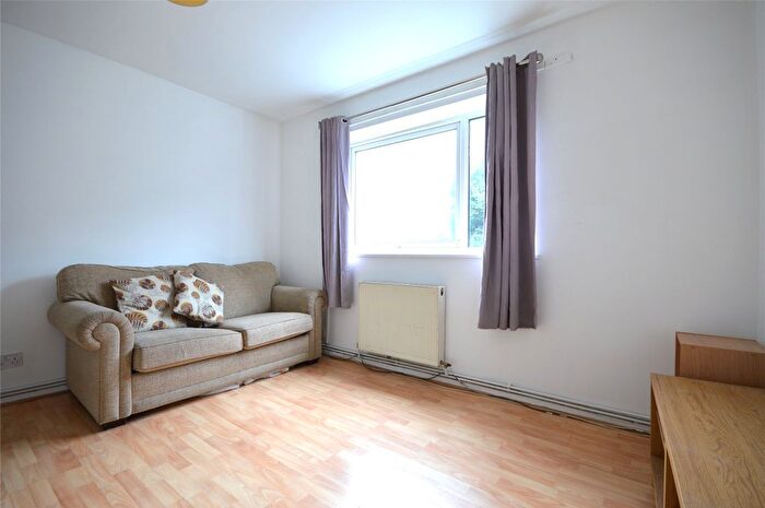 1 Bedroom Flat To Rent In Victoria Drive, London, SW19