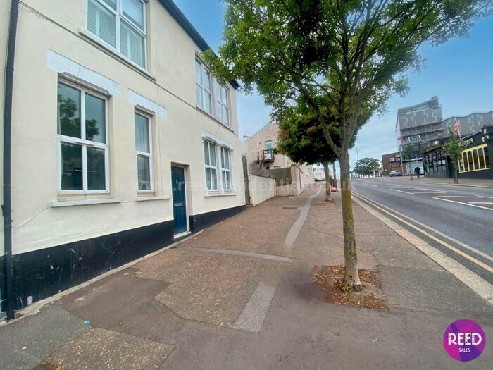 1 Bedroom Flat To Rent In Station Road, Southend, SS0