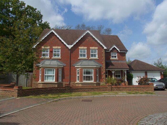 4 Bedroom Detached House To Rent In Hendon Grove, Epsom, KT19