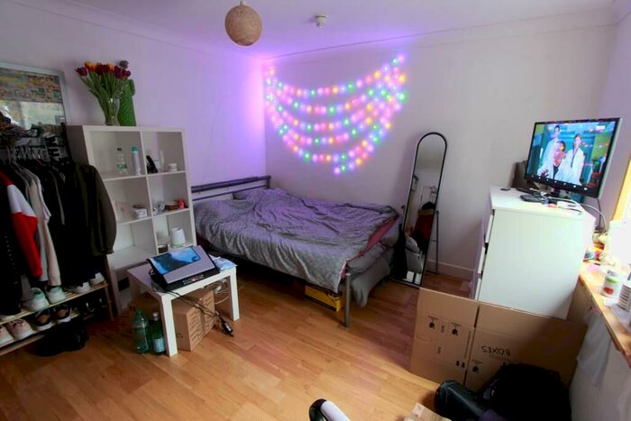 1 Bedroom Apartment To Rent In Goldings Crescent, Hatfield, AL10