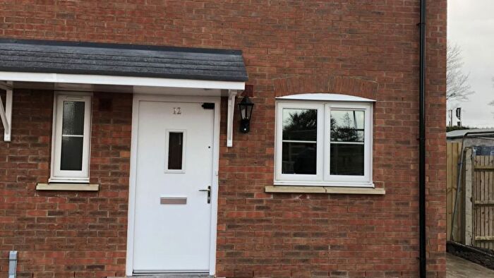 3 Bedroom Semi-Detached House For Sale In Foxlands Close, Street, BA16