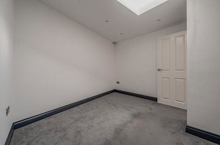 1 Bedroom Flat To Rent In Mill Lane, Guildford, GU1