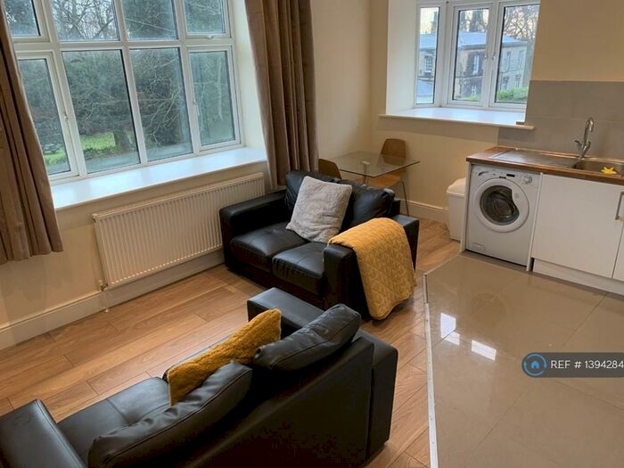 2 Bedroom Flat To Rent In North Hill Road, Leeds, LS6