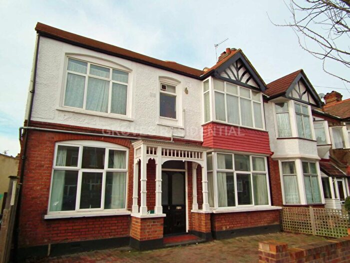 2 Bedroom Flat For Sale In Albany Road, New Malden, KT3