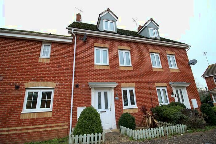 3 Bedroom Town House To Rent In Sovereign Court, Rushden, NN10